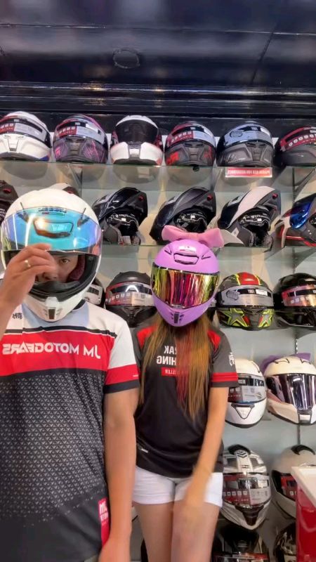 Take your ride to the next level with the Gille Kerena – Trace Helmet! #kerena #helmetfullface #fullfacehelmet #gille #gillekerena #gillehelmet