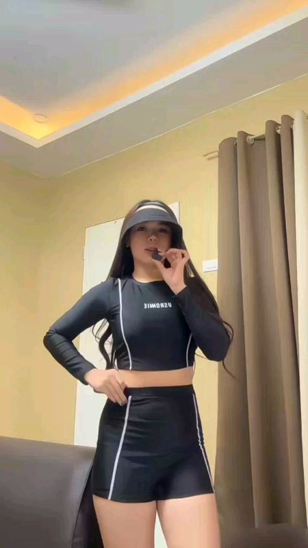 Long Sleeve Crop Top Rash guard. #FreeCoinsInShopeeVideo #top #fyp