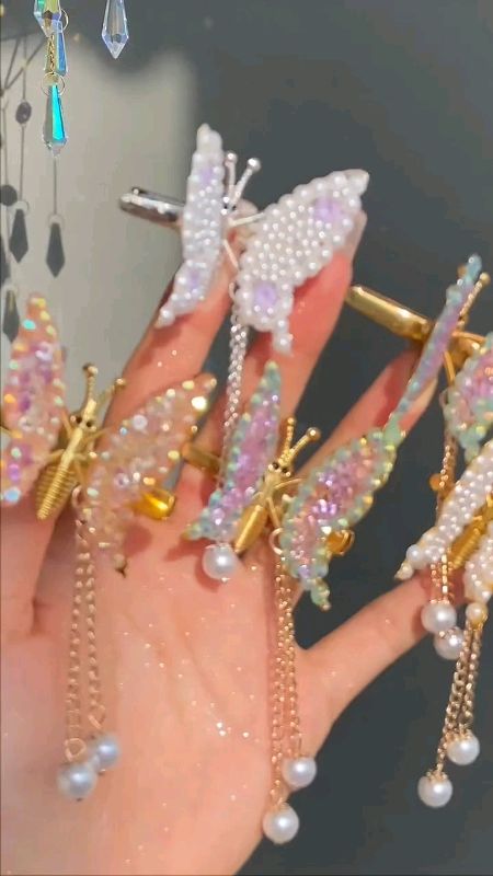 Butterfly hair clip 😍😍#GETYOURS #FREEvoucher #goodquality #TRENDing