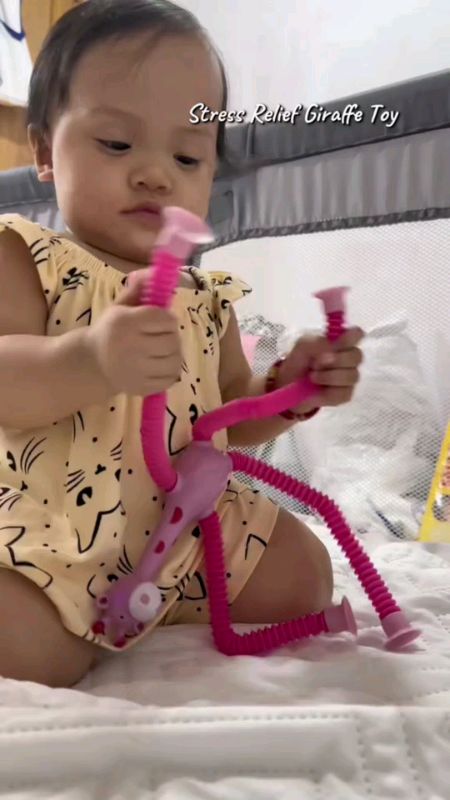 super aliw talaga siya sa Stress Relief Giraffe Toy na’to #toy #kidstoy #babytoy #toyswithlightsandsounds
