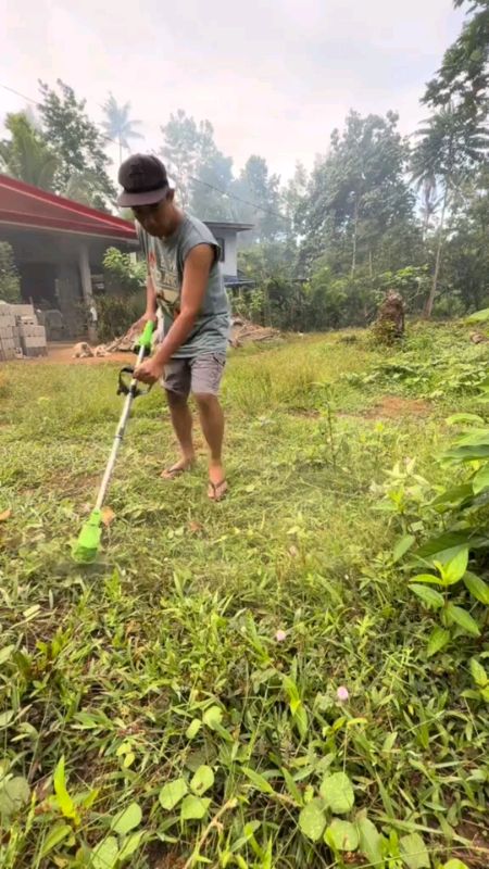 Portable rechargeable grass cutter #checkout #affordable #highquality #masmurasashopee #HugotSaShopee #buynow