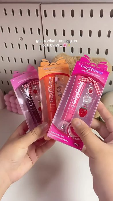the cutest tinted lip serum ever, love the shades and hydrating!🩷✨ #glad2glow #glad2glowlipserum #tintedlipserum
