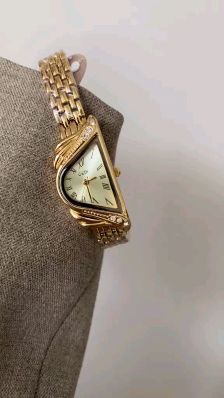 retro luxury womens watches fashionble  assymetrical#watch #subrangganda#masmurasashoppee #freecoininshopeevideo#fyp #trending