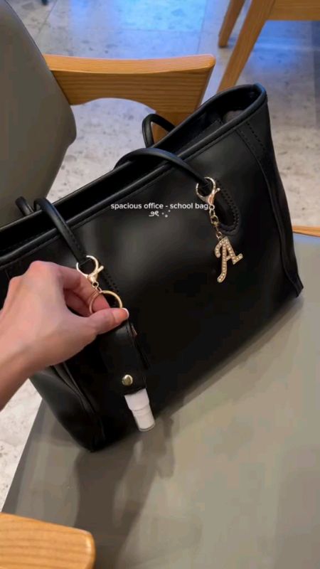 spacious and quality bag for women out there😍 #bag #FreeCoinsInShopeeVideo #MasMuraSaShopee #Shopee33InstantSurprise #ShopeePHPaydaySale