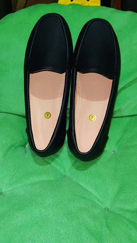 Nakita ko na ang magandang sapatos ? #liliwsh...