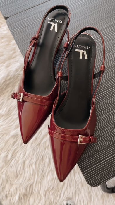 Here’s for your ootd #kittenheels #heels #sandals #heelsforwomen #redsandals #OOTD