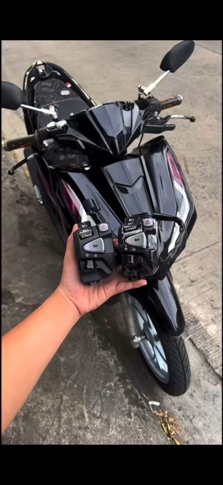 Hazard lights for honda click universal #hazardlight #motorcycleaccesories #FREECOINSINSHOPEE #MasMuraSaShopee