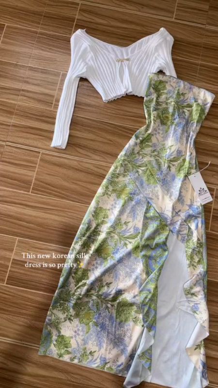 Korean-inspired cut. Pink marble print. Modern femininity unlocked 🫶🤭😊🥰😳 #MasMuraSaShopee #buynow #dress #korean #silk #floral #elegant #casual