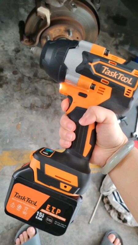 1080Nm cordless impact wrench, heavy-duty brushless driver with socket set for automotive and DIY use #impactwrench  #cordlesstools #automotivetools