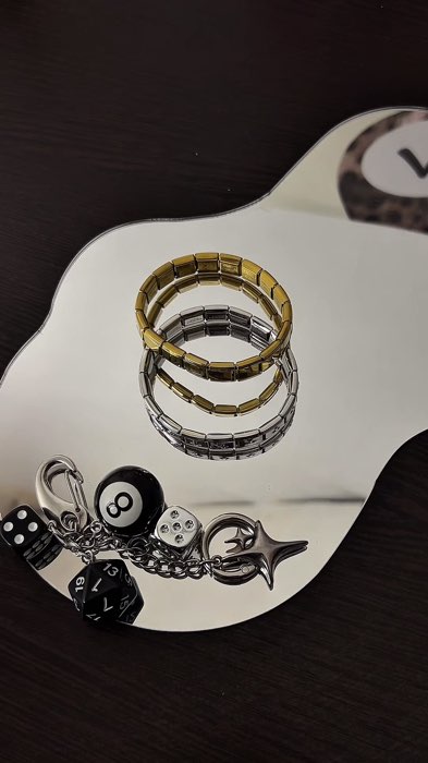 You can choose the silver or gold ❤️‍🔥🔗 #bracelet #braceletformen #braceletforwomen #accecories #jewelrysilver #stainlesssteel