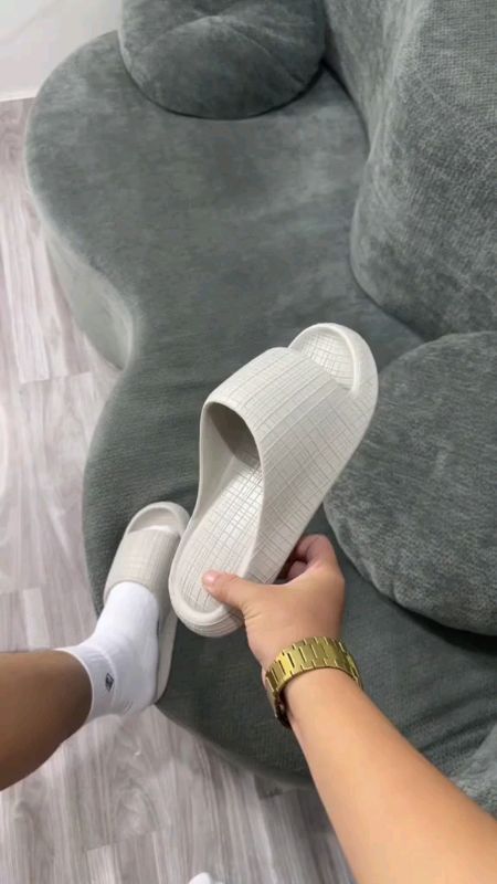 Minimally striped air cushioned home slippers for women in summer, cool for couples, non slip slippers for children, comfortable for men in the bathro