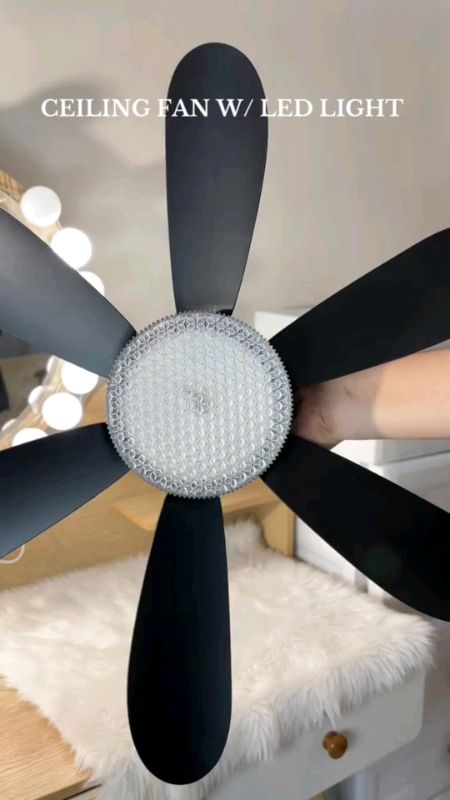 #LEDceilingfan light with Remote#shopee #sale #viral #MasMuraSaShopee#fyp #FreeCoinsInShopeeVideo #trending #shopeephpaydaysale #buynow