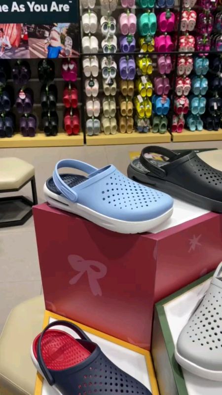 #crocs INMOTION CLOG #crocs💯✅❤️ #clog #SHOPEEBUDOL #FREECOINSINSHOPEEVIDEO #MASMURASASHOPEE #QUALITY💯✅ #AFFORDABLE💯✅ #FYP #HUGOTSASHOPEE