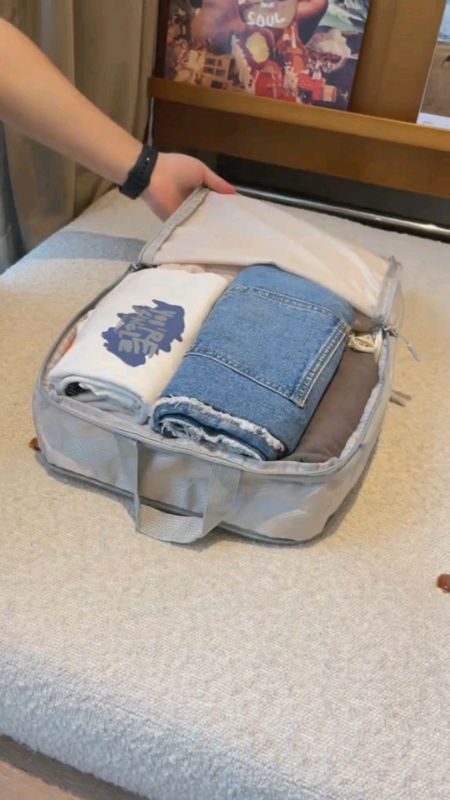 4pcs Travel Compression Bag #compression #travel #bag #MasMuraSaShopee #FreeCoinSaShopee #momaiishop