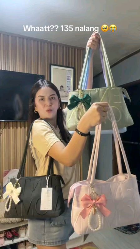 shoulder bag for ladies #shoulderbagforladies #embroidereddesign #murangmura #qualityproduct #checkoutna #musthavethis #angganda #MasMuraSaShopee