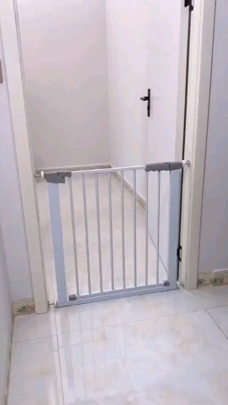 Adjustable Baby Safety Door Gate Pet Dog Cat Fence #FreeCoinsInShopeeVideo #fence #safetydoorgate #safetyfence #doorfence #gamitsabahay #mura