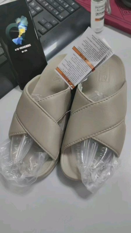 Mataas na Kalidad ng Babae Wedge Tsinelas Ito ay kaya maganda
