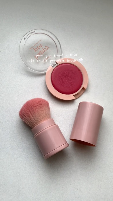 “no tusok feeling” make up brush #brush #blushbrush #softbristle #portable #retractable #makeup
