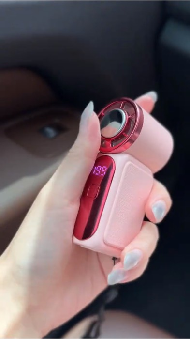 Mini Fan ✨🤩 #HandheldFan #MiniFan #PortableFan #CoolingEssentials #StayCool #SummerMustHave #HotWeather #BeatTheHeat #AestheticFinds #Gadgets