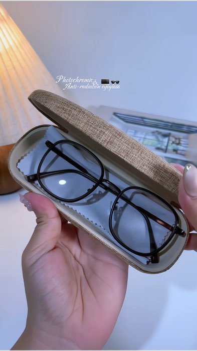 Perfect for chubby round face, oval/ oblong face, inverted triangle face and rectangular face shape.✨ #eyeglasses #photochromiceyeglass