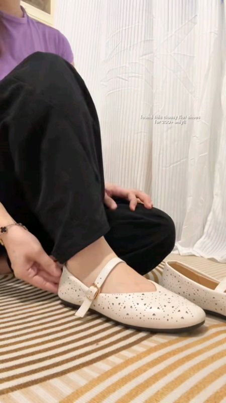 affordable trendy shoes 🤩 #HugotSaShopee #murasashopee #shopeefinds #FreeCoinsInShopeeVideo #fyp #sandals #shopee #trending #shopeeVideo