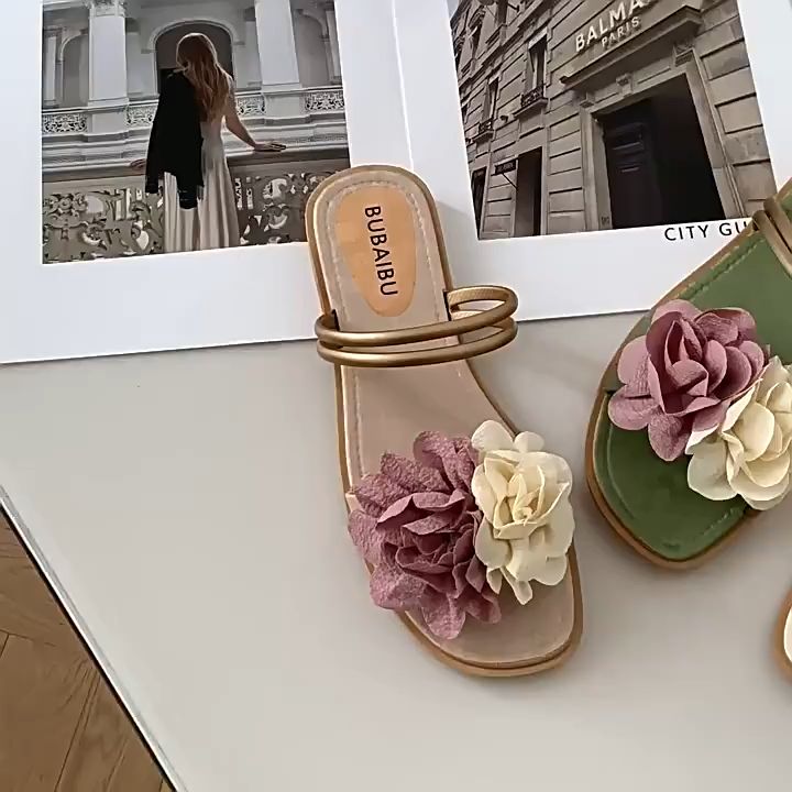 Two tone floral slippers for women, soft and durable for wearing, beach non slip flat sandals